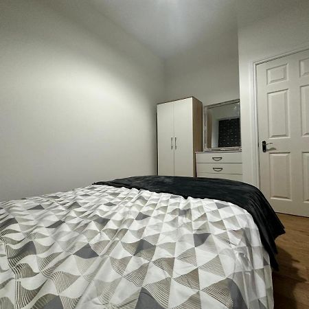 Bee Accommodations Лестер Экстерьер фото