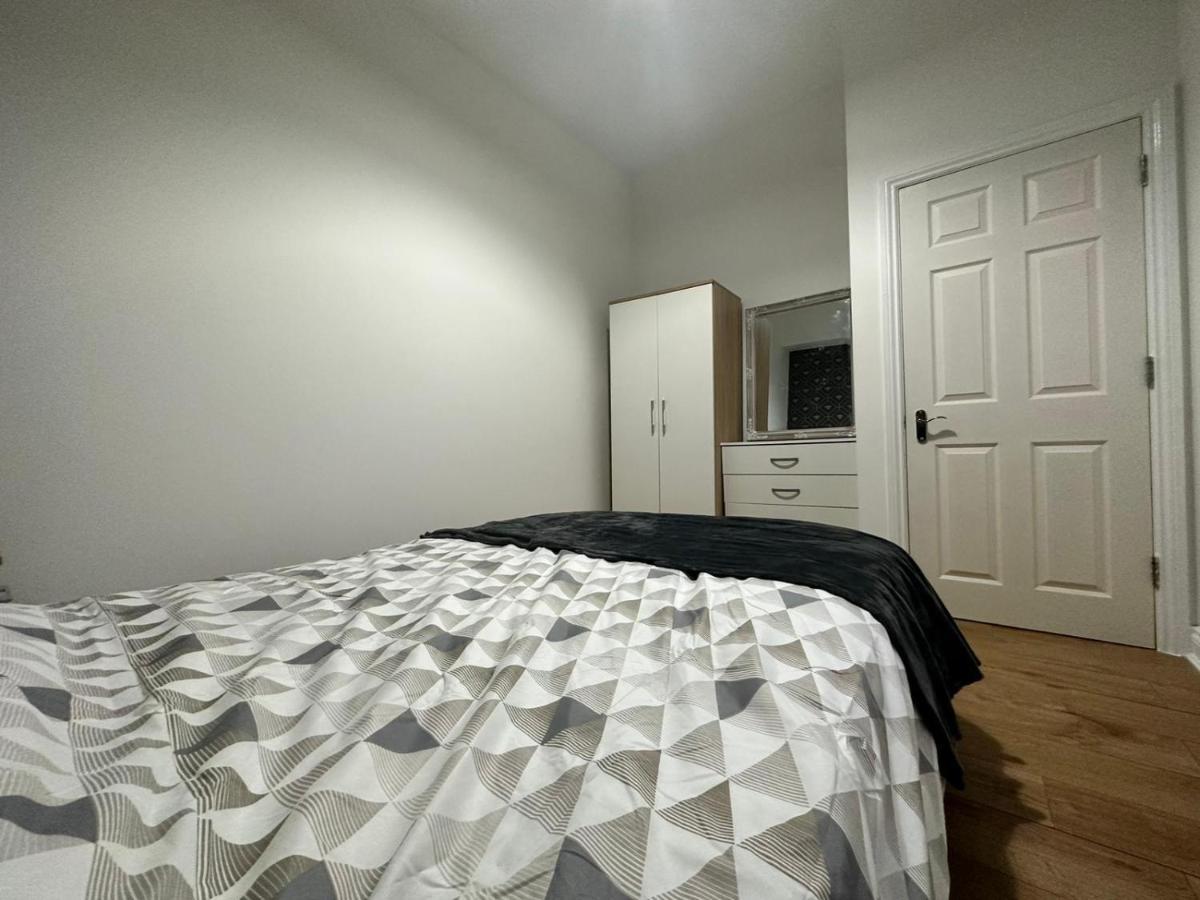 Bee Accommodations Лестер Экстерьер фото