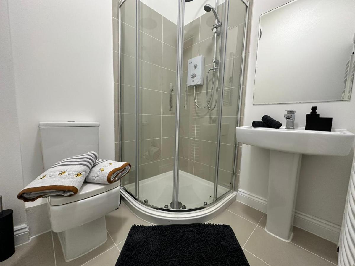 Bee Accommodations Лестер Экстерьер фото
