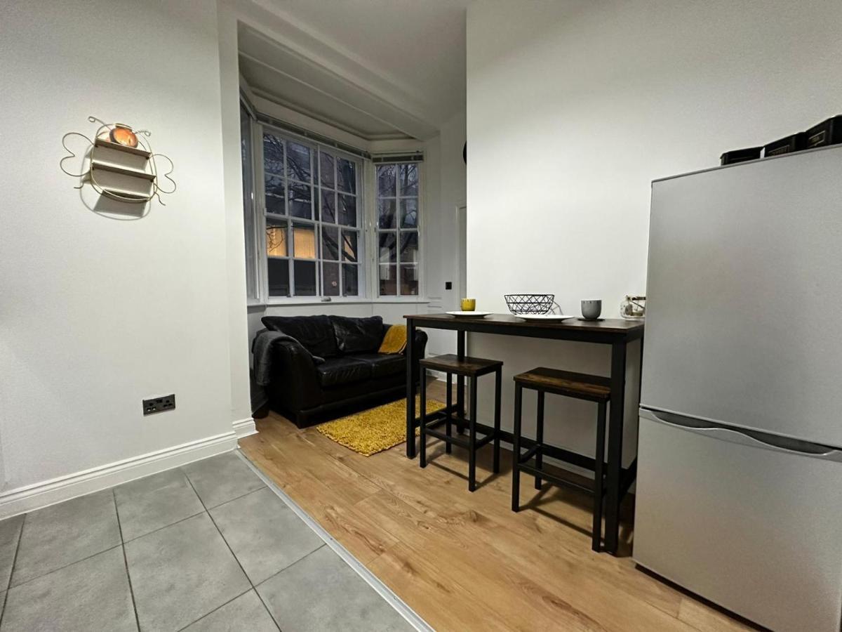 Bee Accommodations Лестер Экстерьер фото